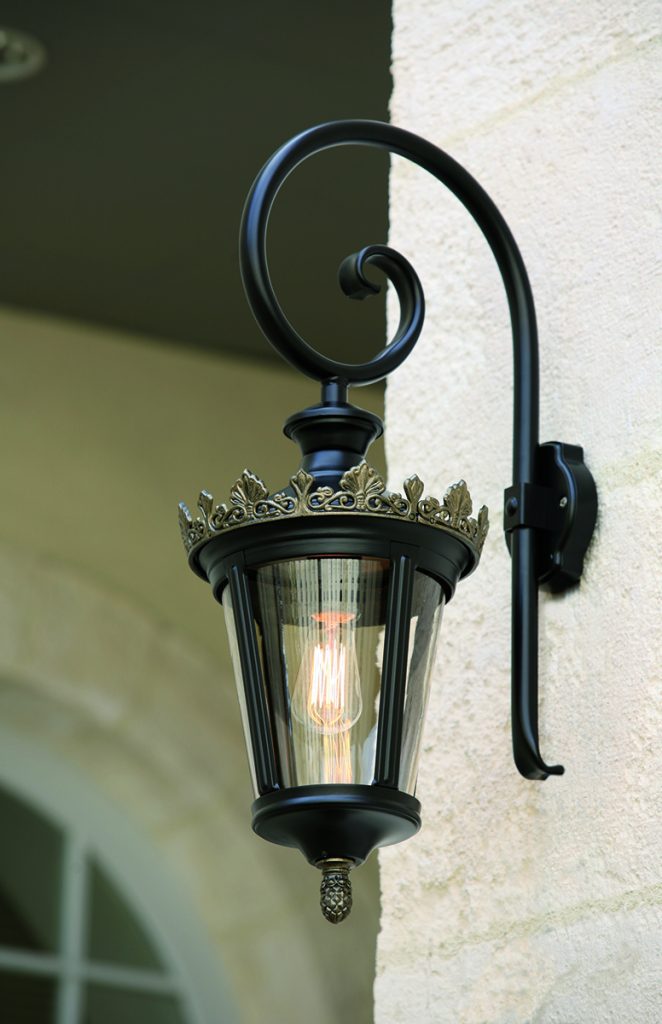 Roger Pradier® has been lighting the exteriors of houses, hotels and restaurants, and illuminating gardens, terraces and public spaces for over a century - Louvre